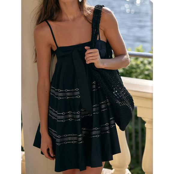 NEW FREE PEOPLE BLACK FULL SWING EMBROIDERED MINI DRESS SZ M - Picture 1 of 7